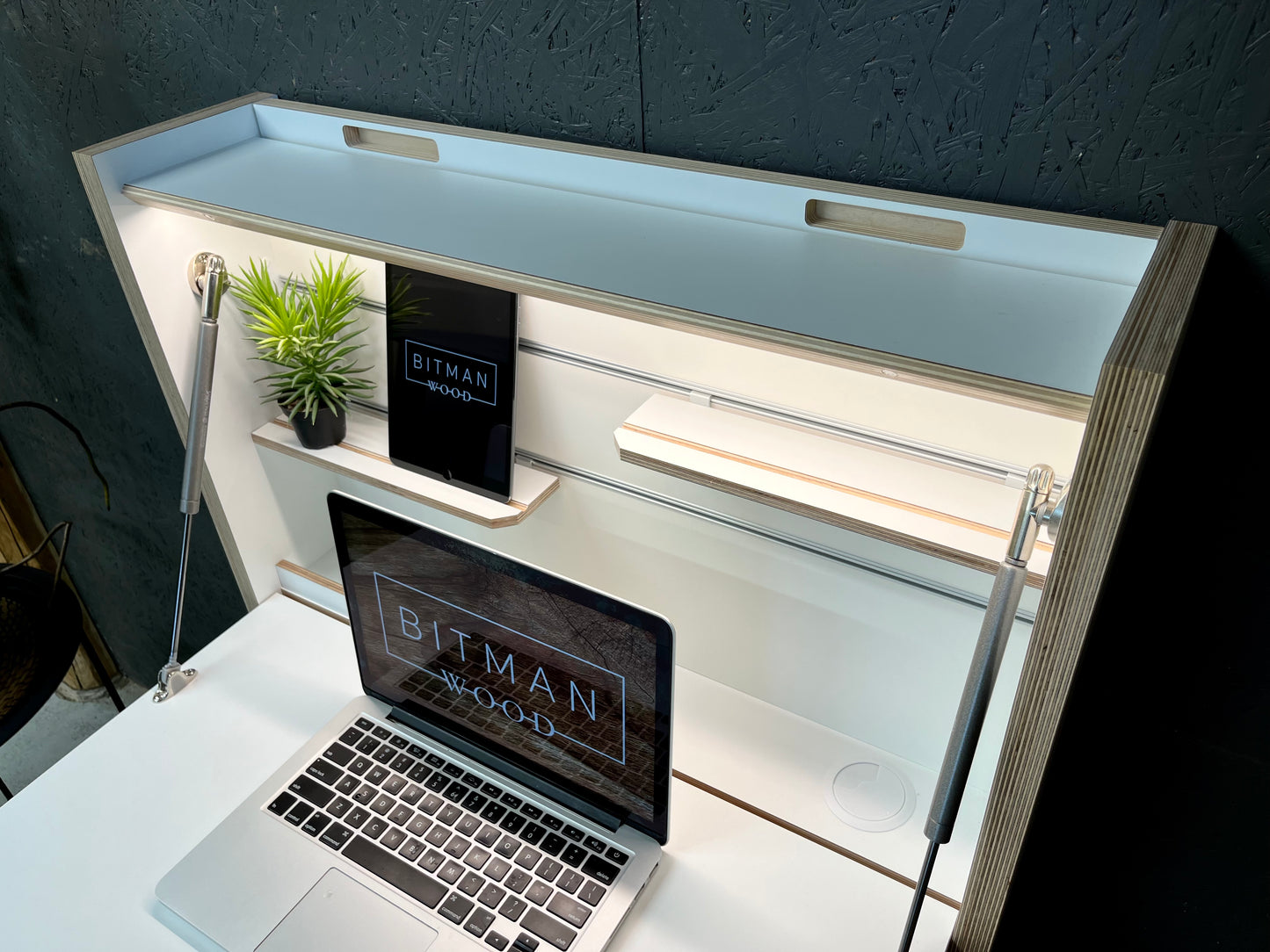STANDING DESK• Premium White