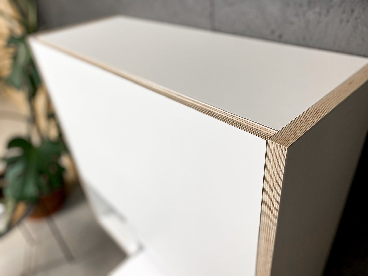 OFFICE DESK• Premium White
