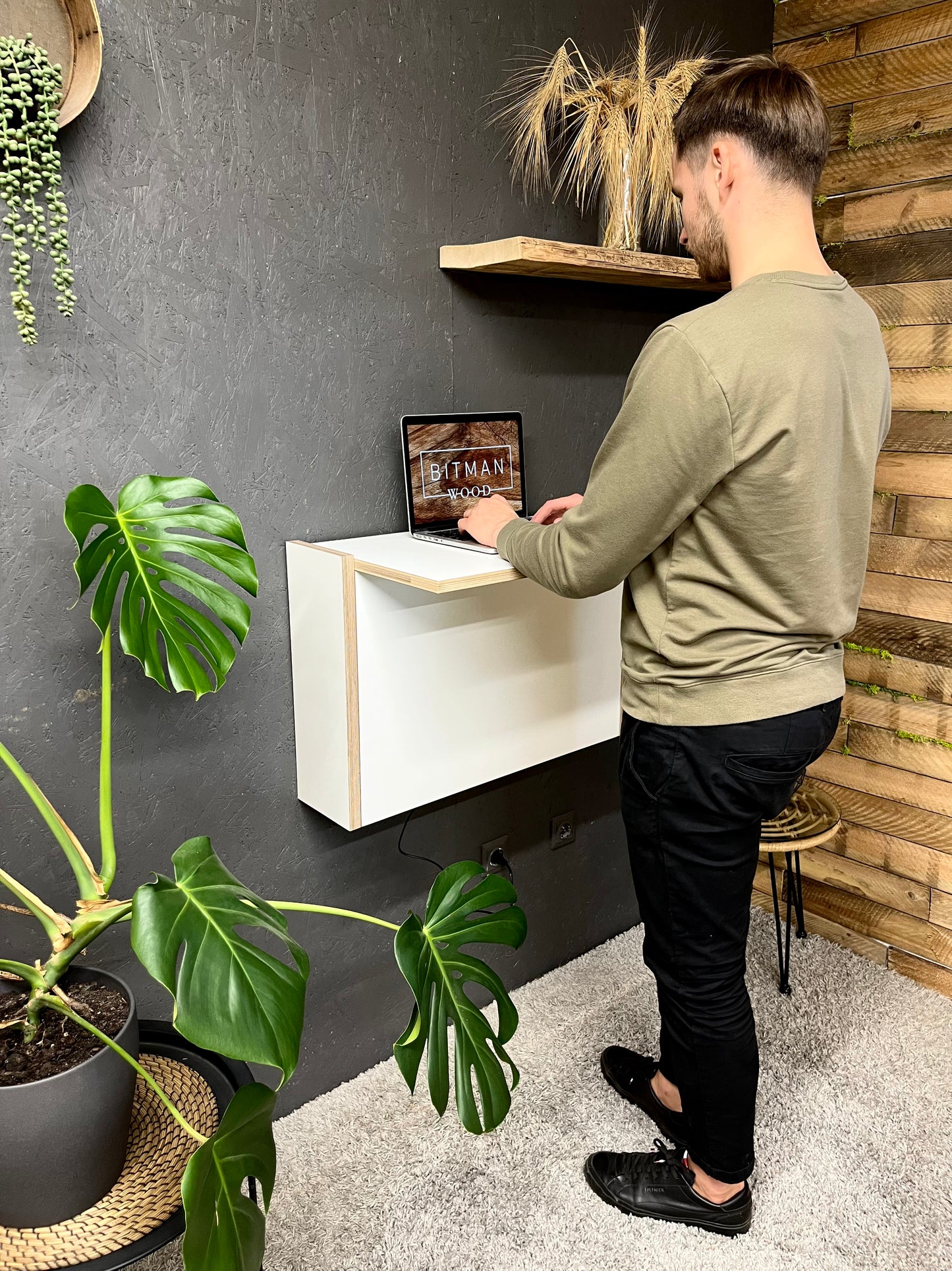 STANDING DESK• Premium White