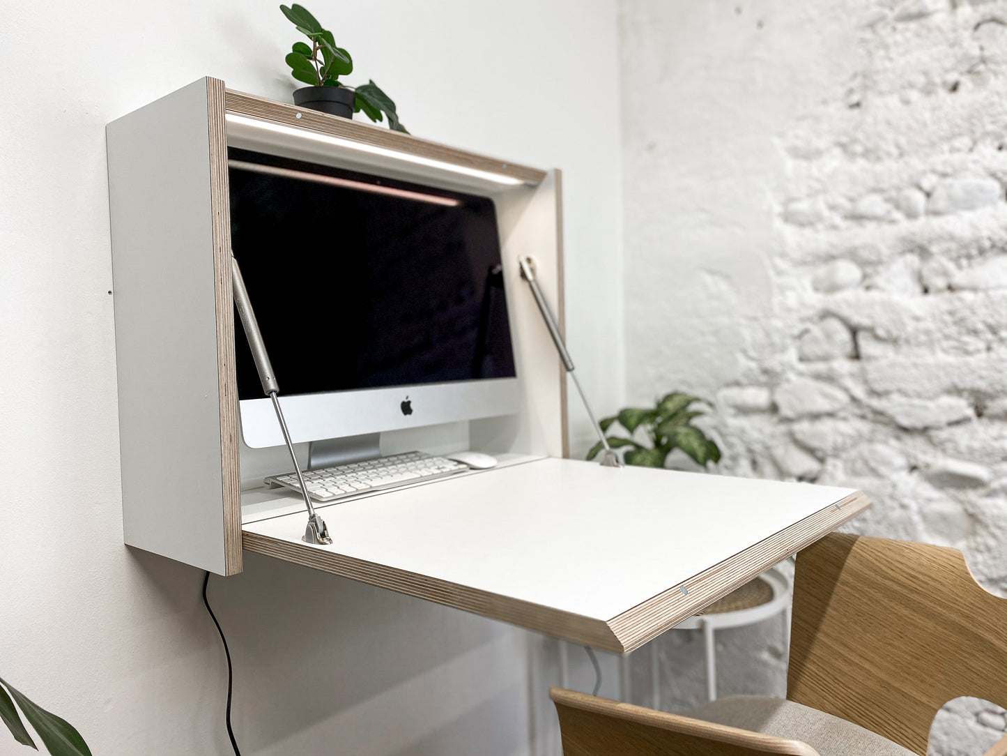21.5" MONITOR DESK• Premium White