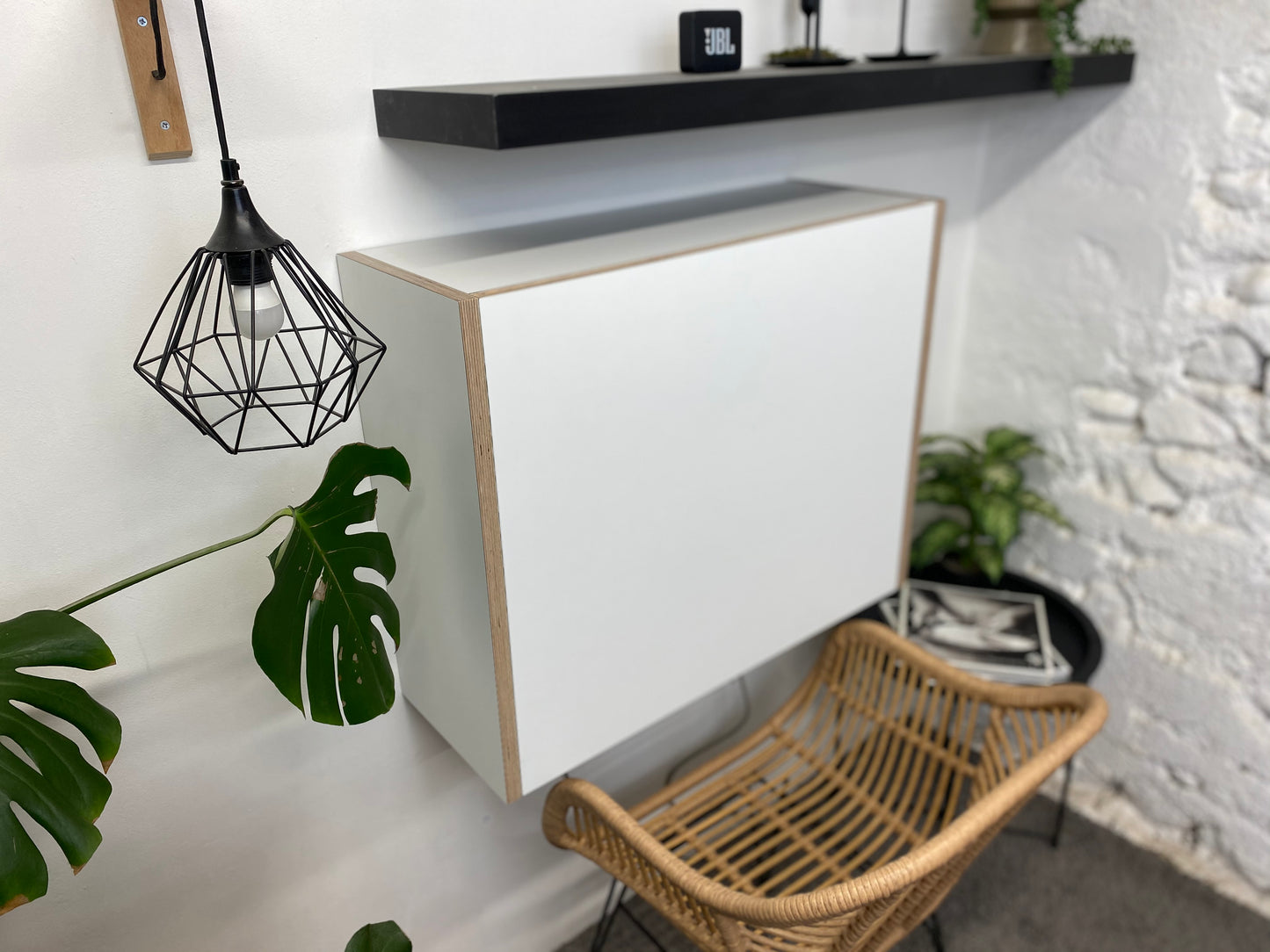 27” MONITOR DESK• Premium White