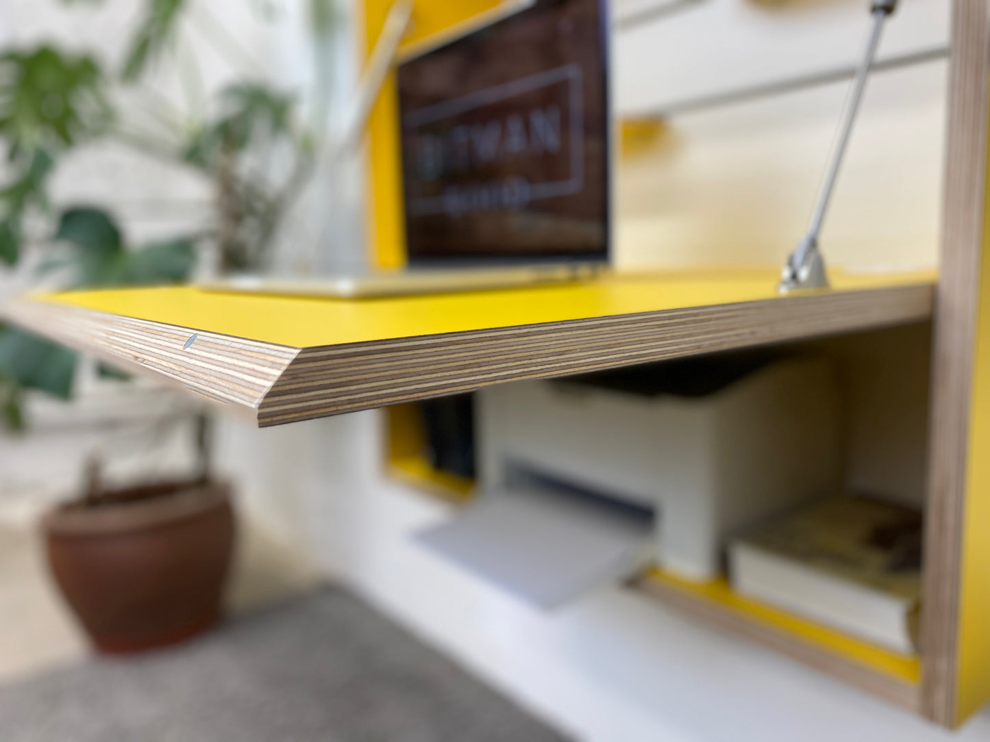 OFFICE DESK• Curry Yellow U163