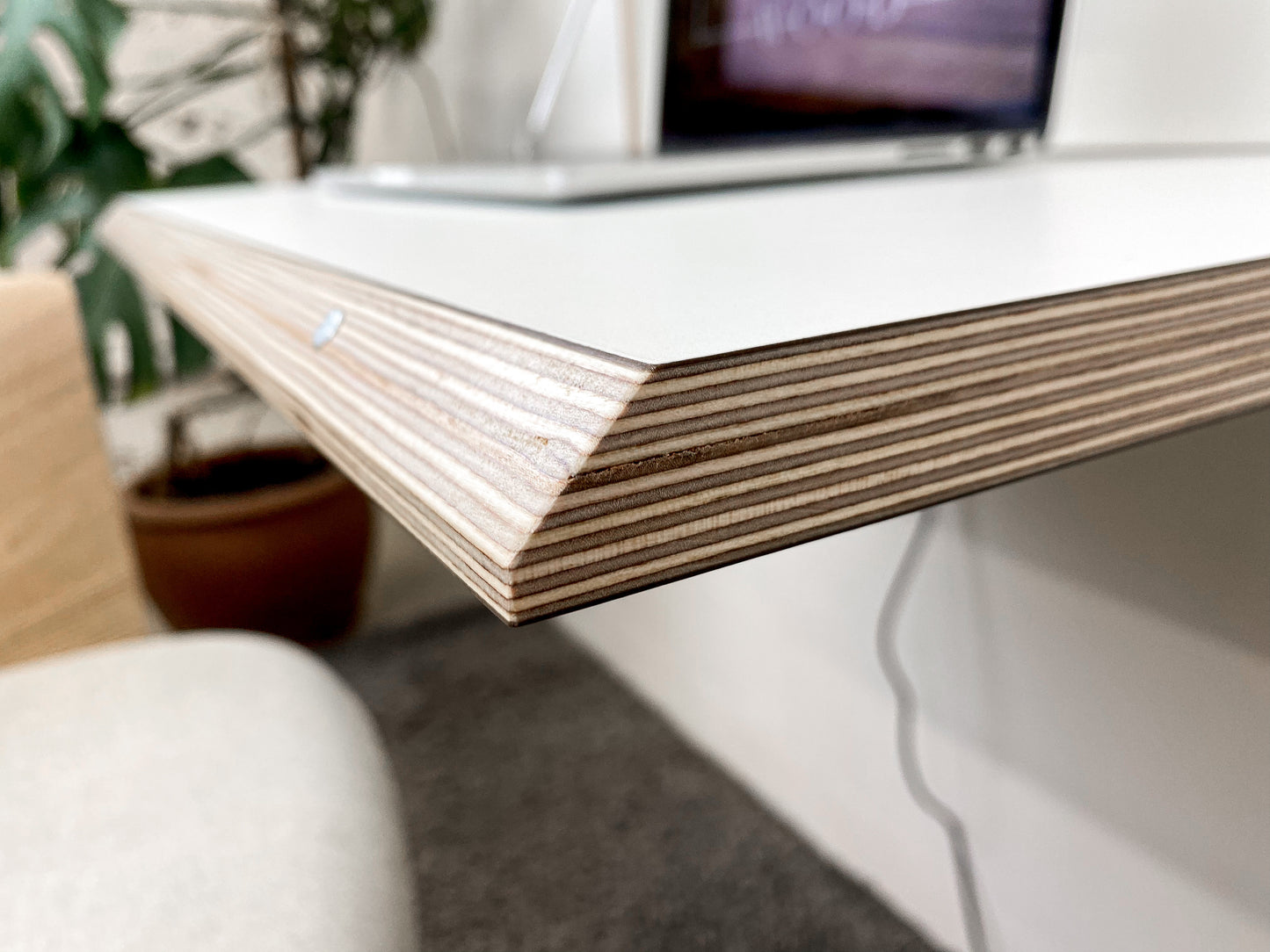 ORIGINAL FOLDING DESK• Premium White