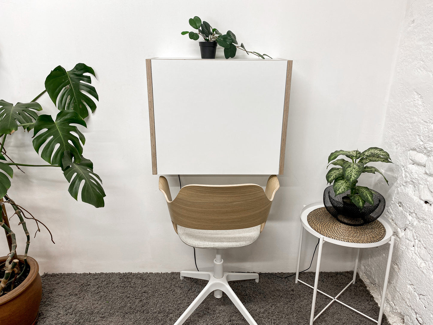 21.5" MONITOR DESK• Premium White