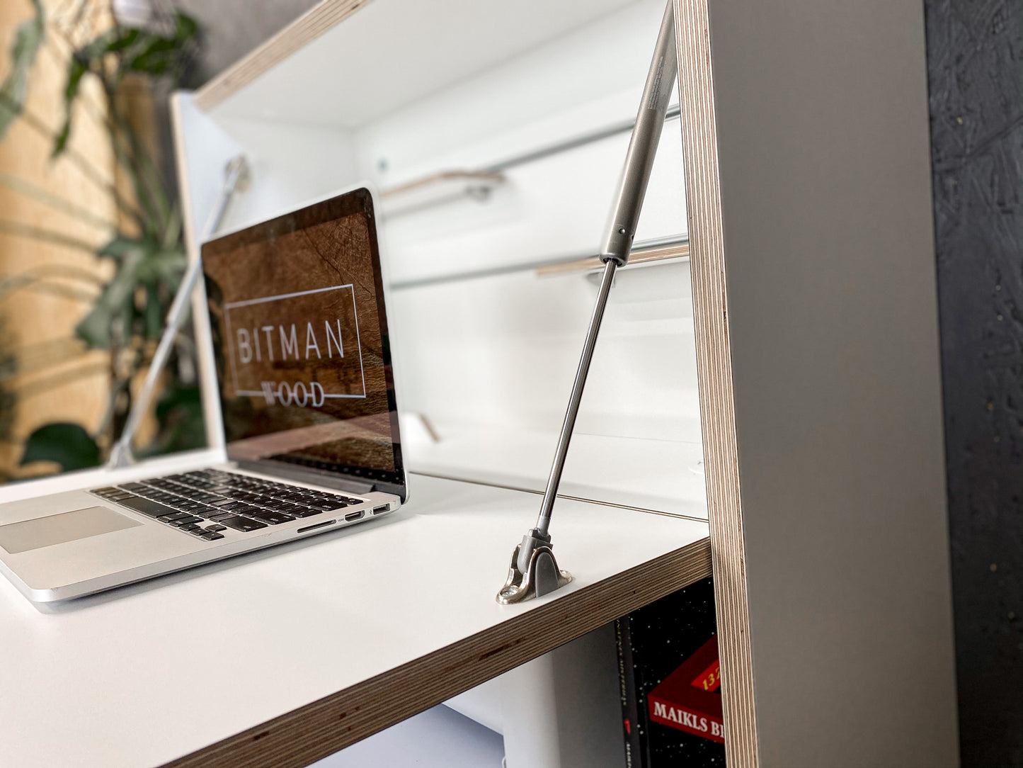 OFFICE DESK• Premium White