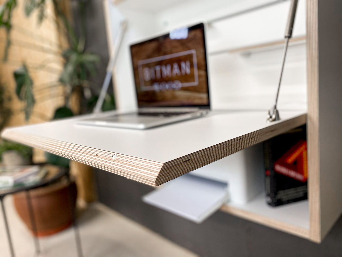 OFFICE DESK• Premium White