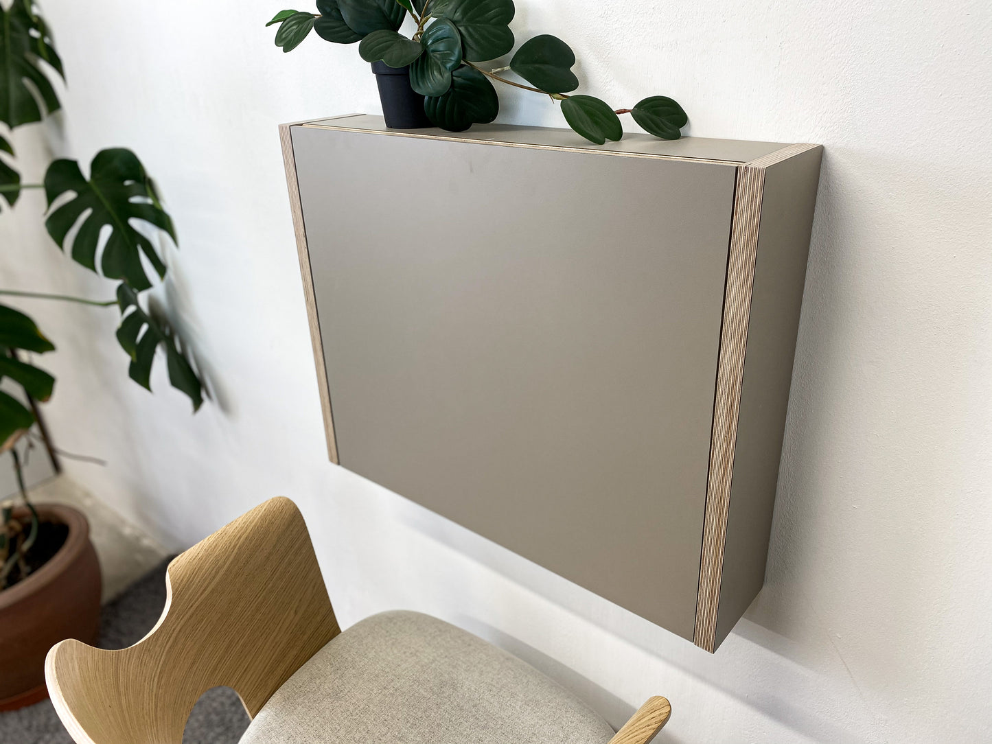 SMALL FOLDING DESK• Stone Grey U727