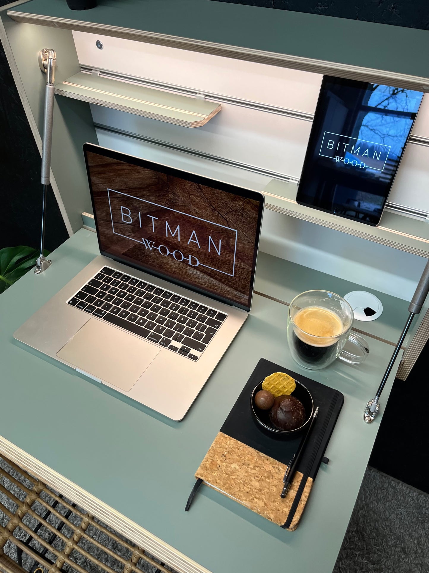 ORIGINAL FOLDING DESK• Reed Green U604