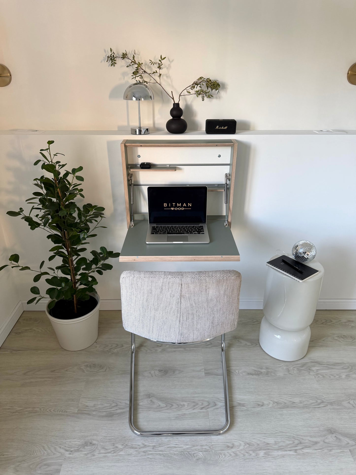 SMALL FOLDING DESK• Reed Green