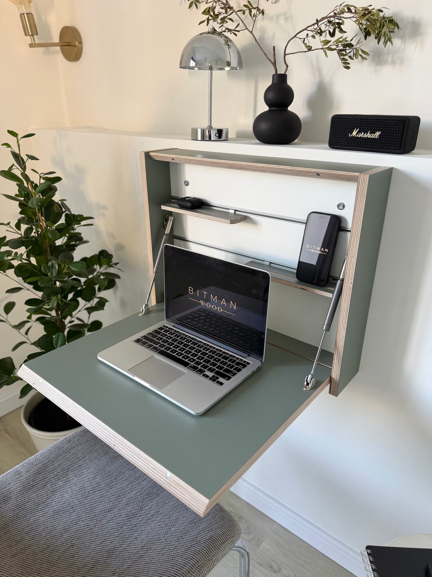 SMALL FOLDING DESK• Reed Green