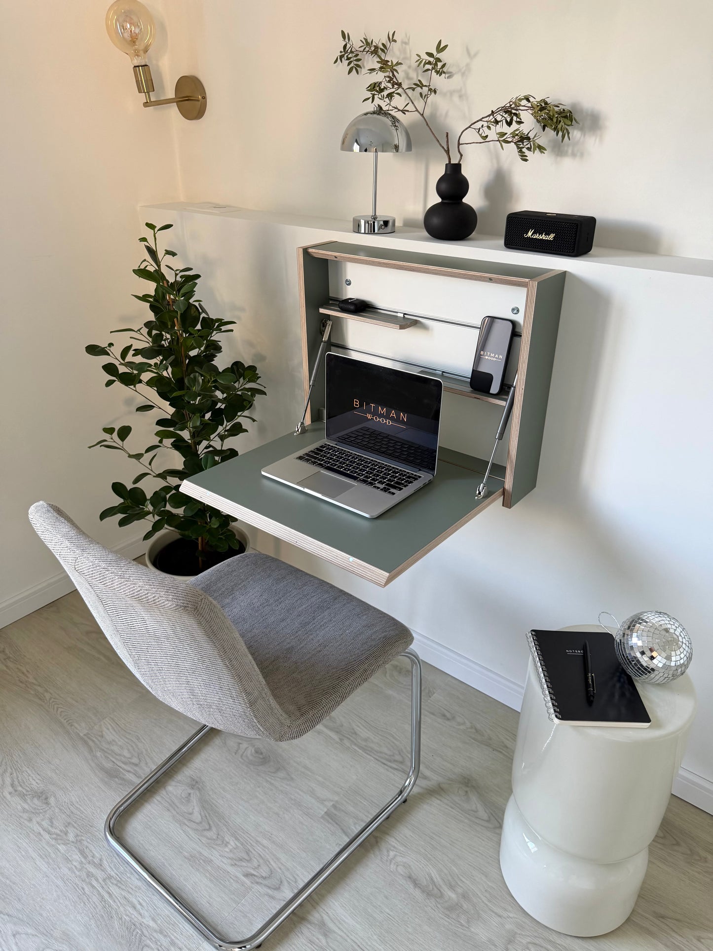 SMALL FOLDING DESK• Reed Green