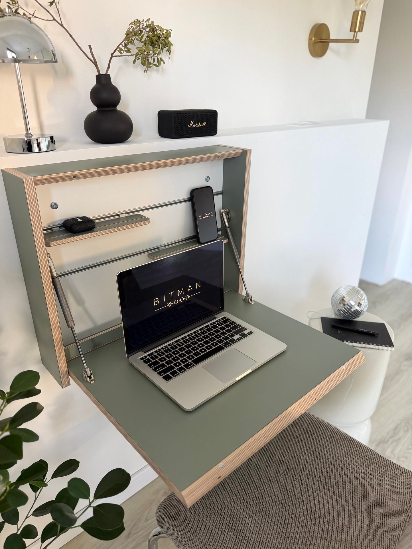 SMALL FOLDING DESK• Reed Green
