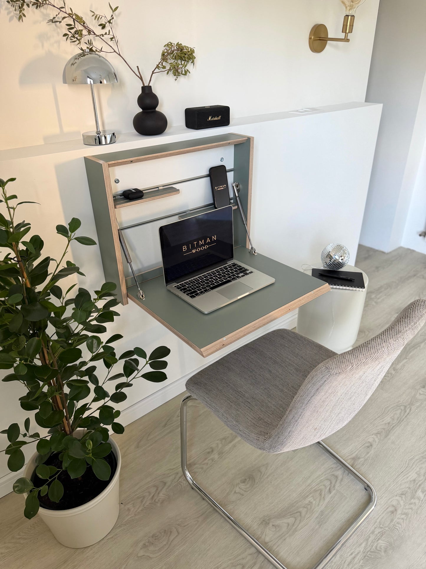 SMALL FOLDING DESK• Reed Green
