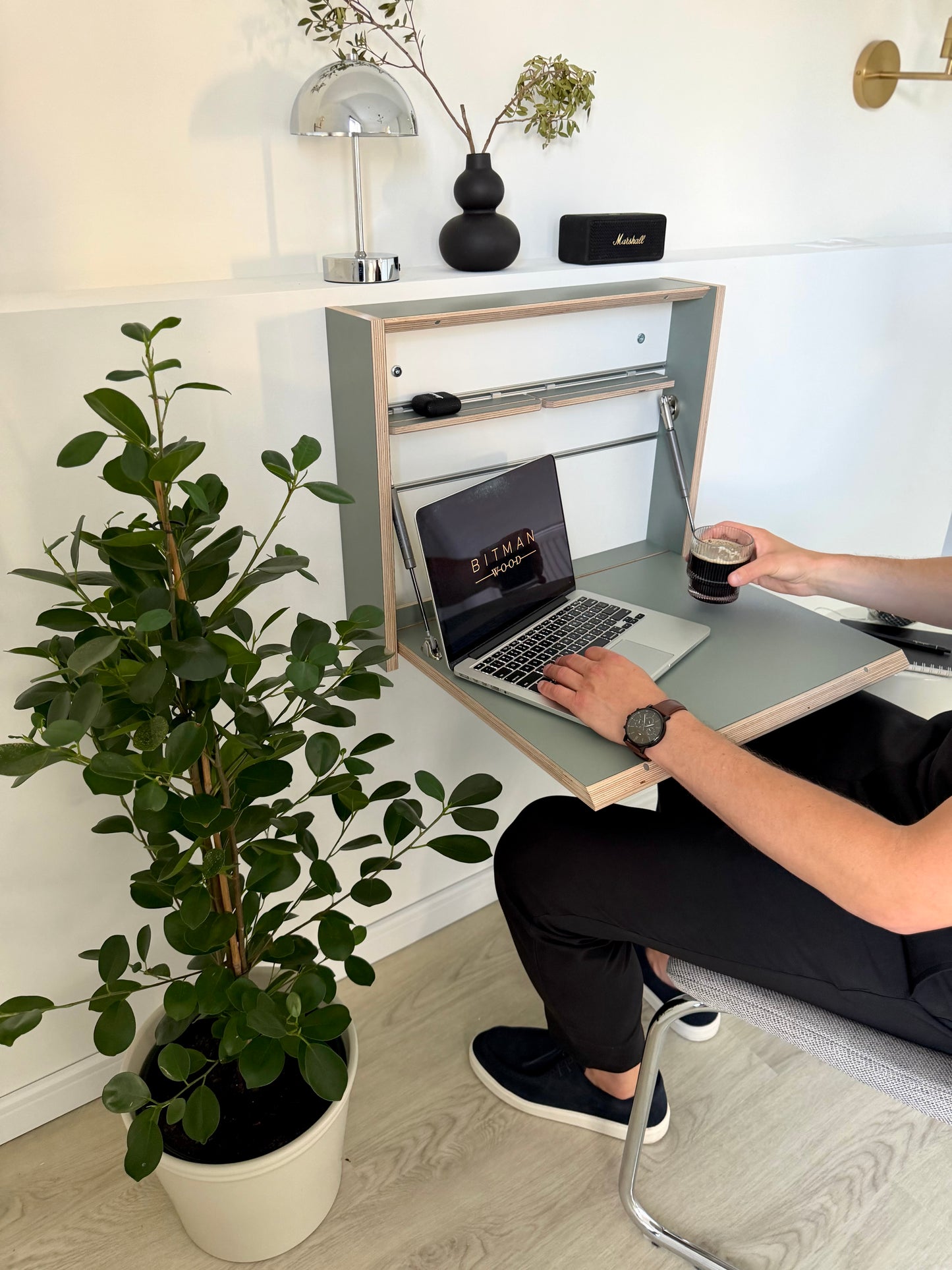 SMALL FOLDING DESK• Reed Green