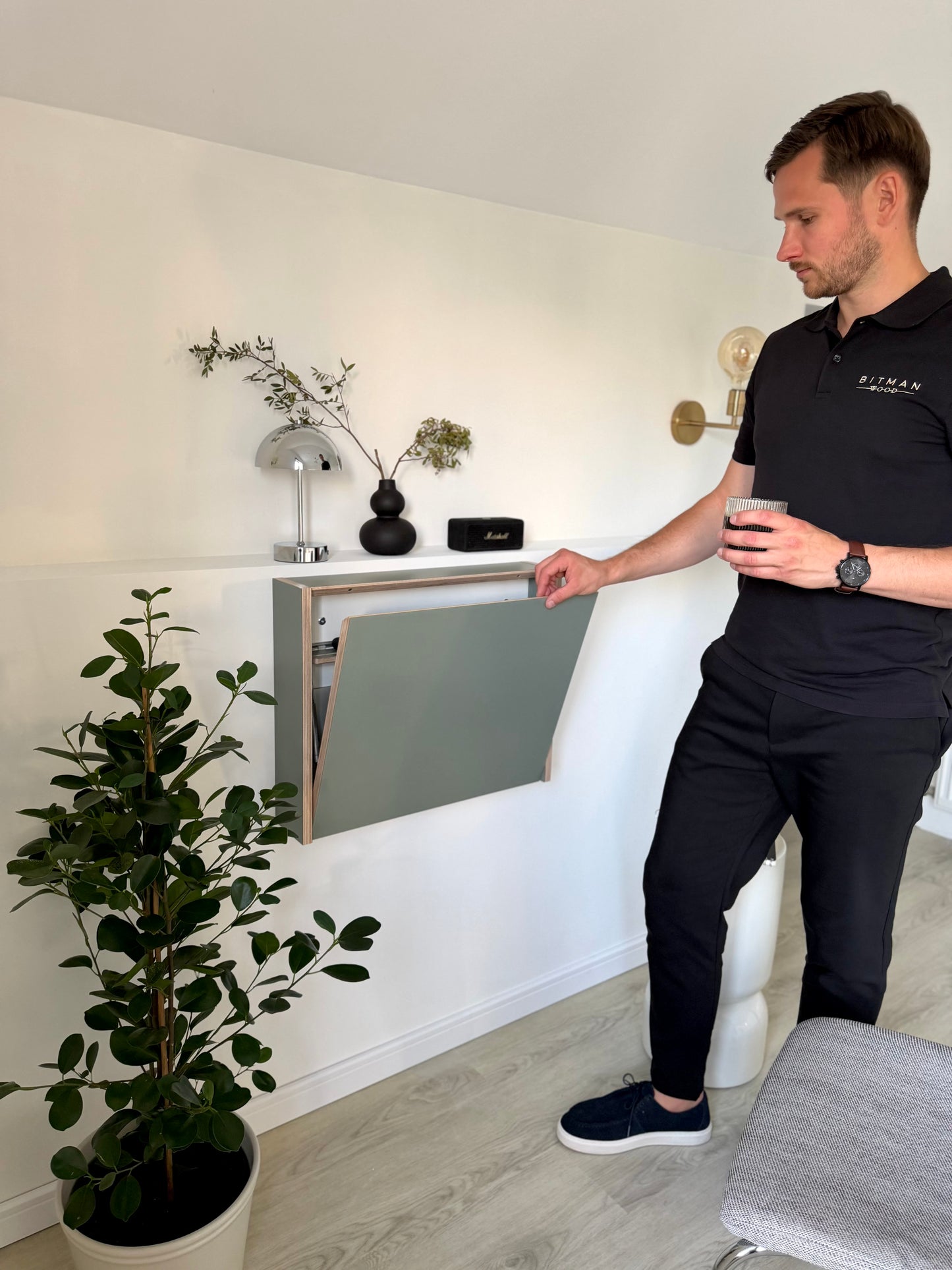SMALL FOLDING DESK• Reed Green