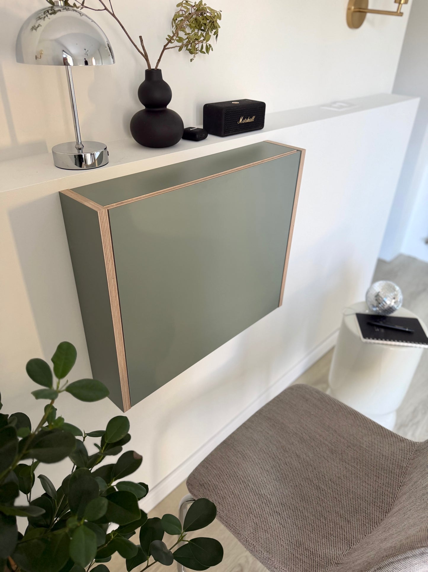SMALL FOLDING DESK• Reed Green