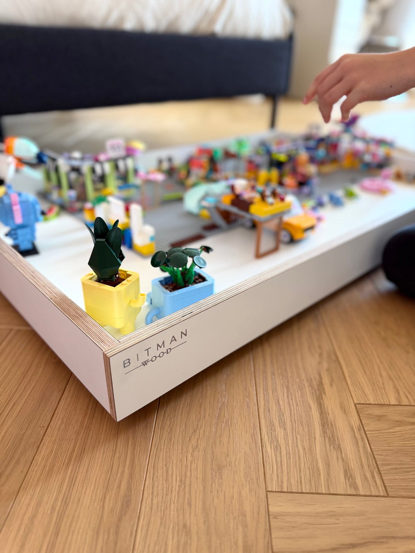 MOBILE PLAY TRAY• White