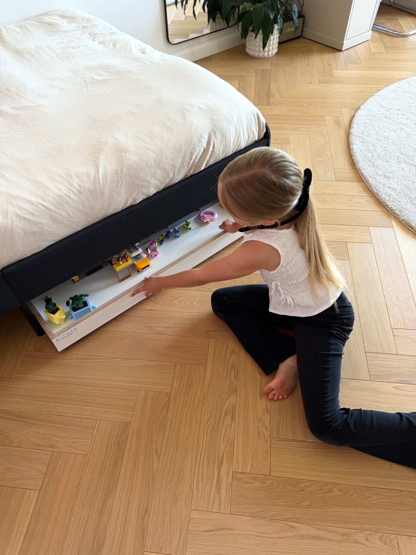 MOBILE PLAY TRAY• White