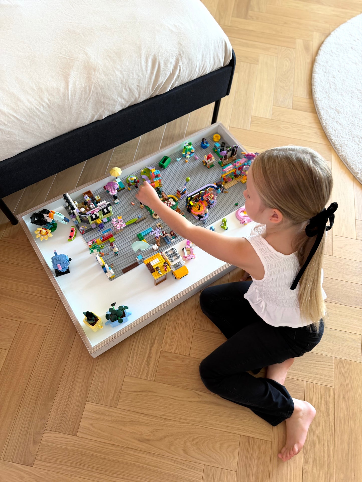 MOBILE PLAY TRAY• White