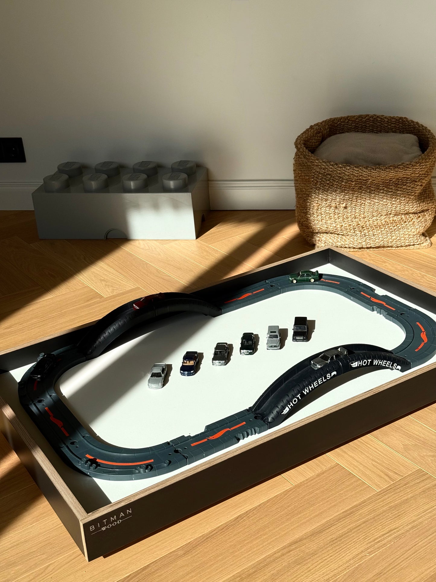MOBILE PLAY TRAY• Black