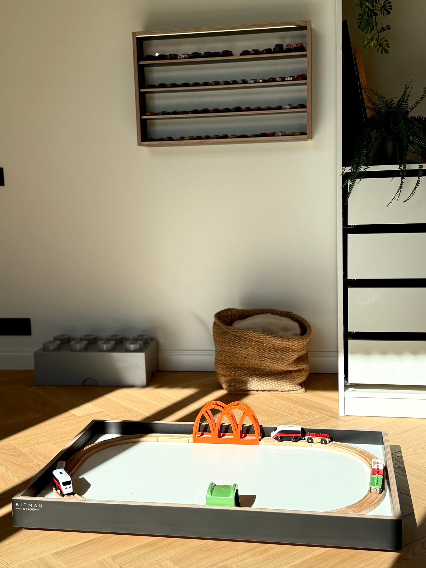 MOBILE PLAY TRAY• Black