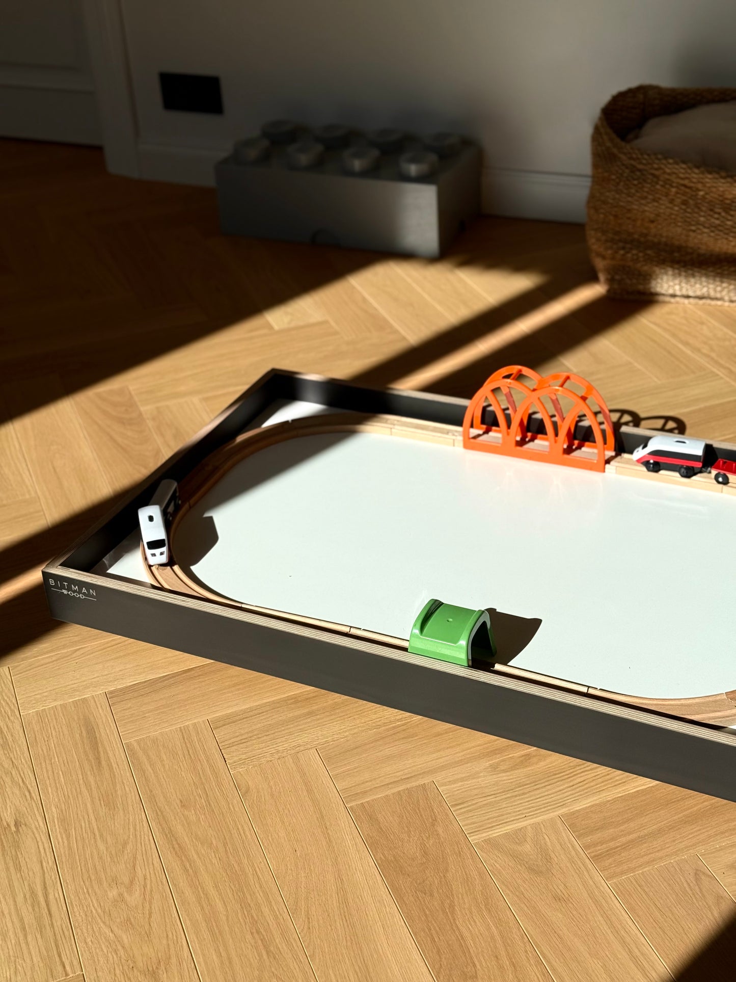 MOBILE PLAY TRAY• Black