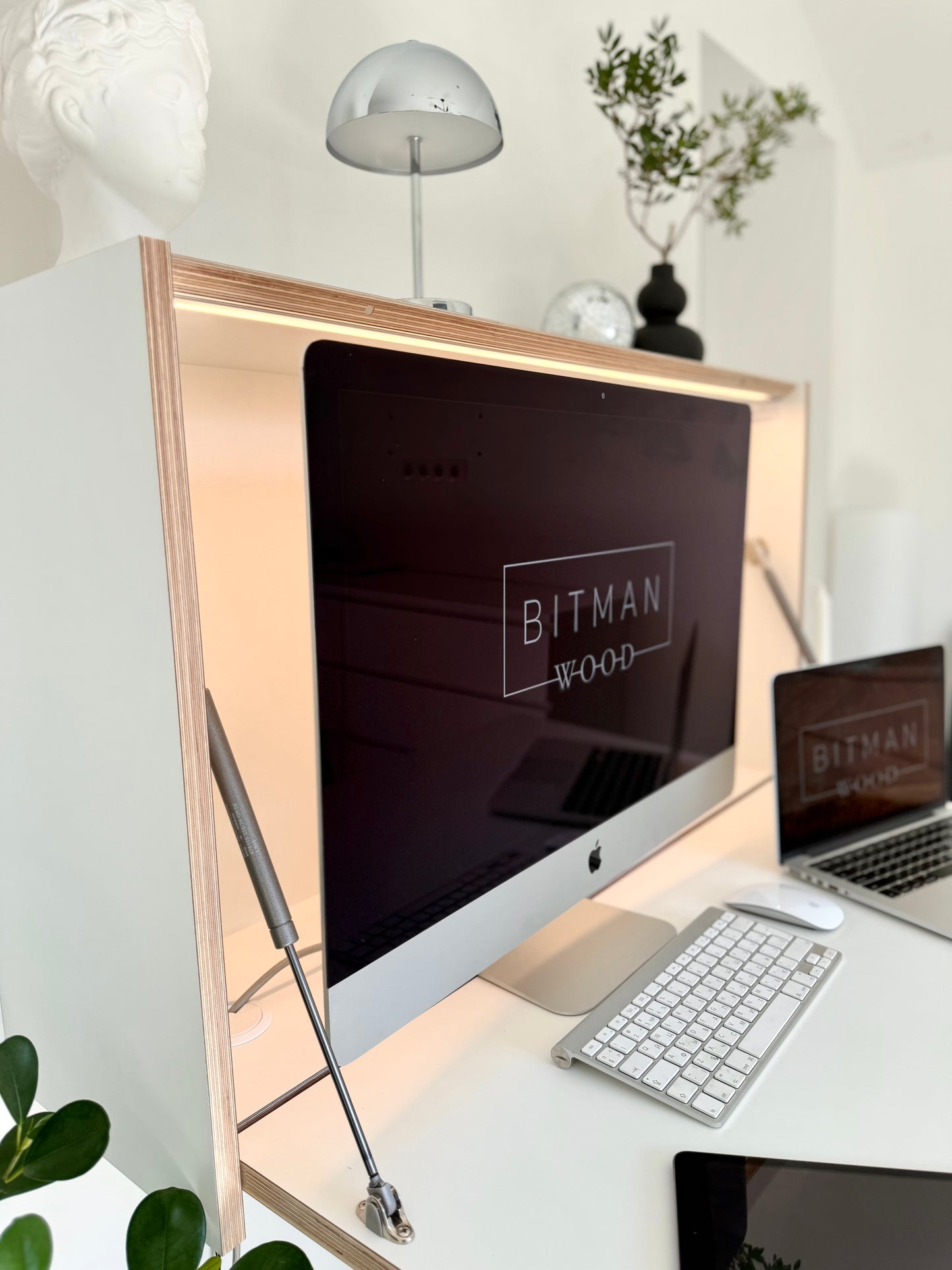 LARGE OFFICE DESK• Premium White