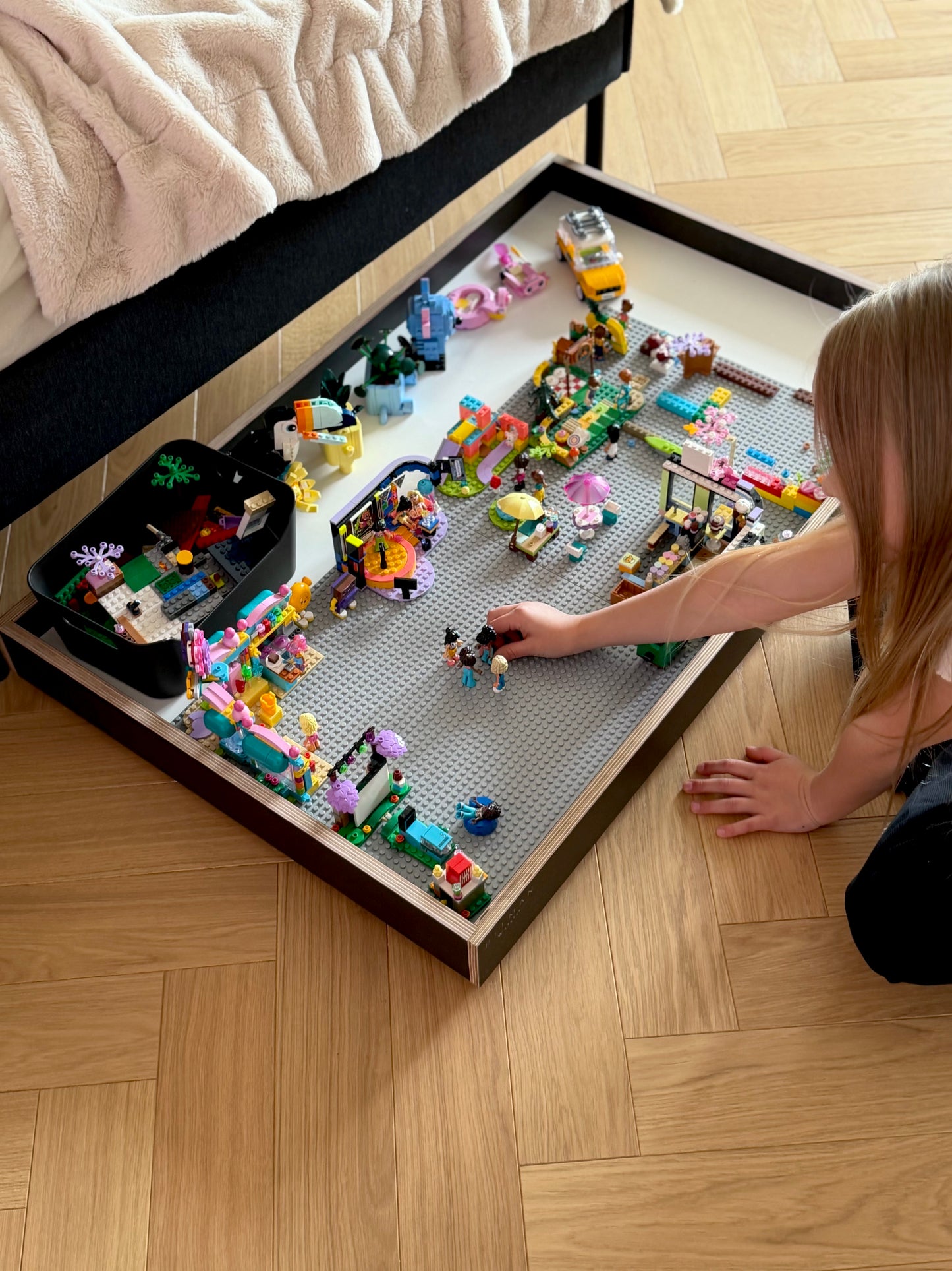 MOBILE PLAY TRAY• Black