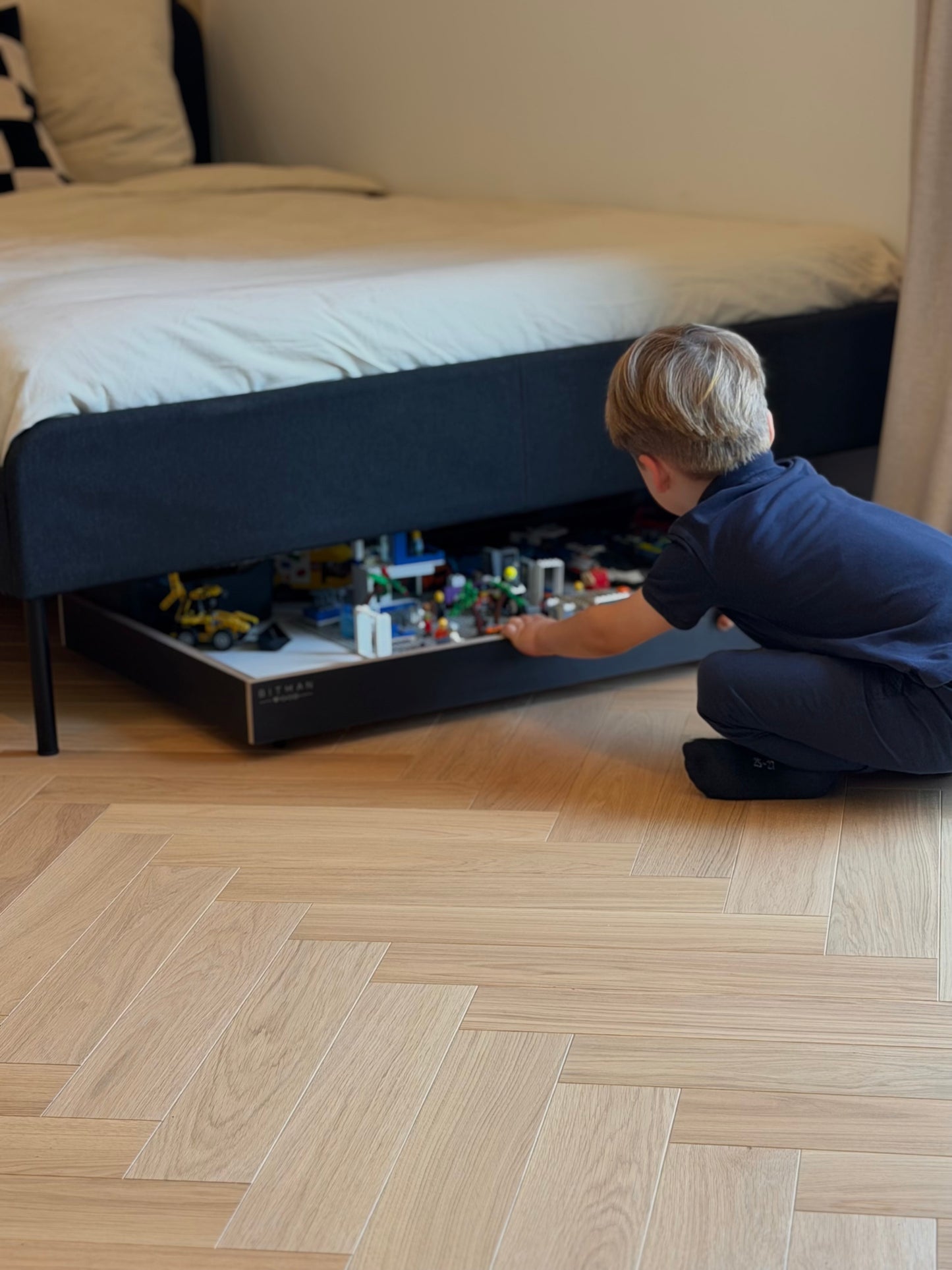 MOBILE PLAY TRAY• Black