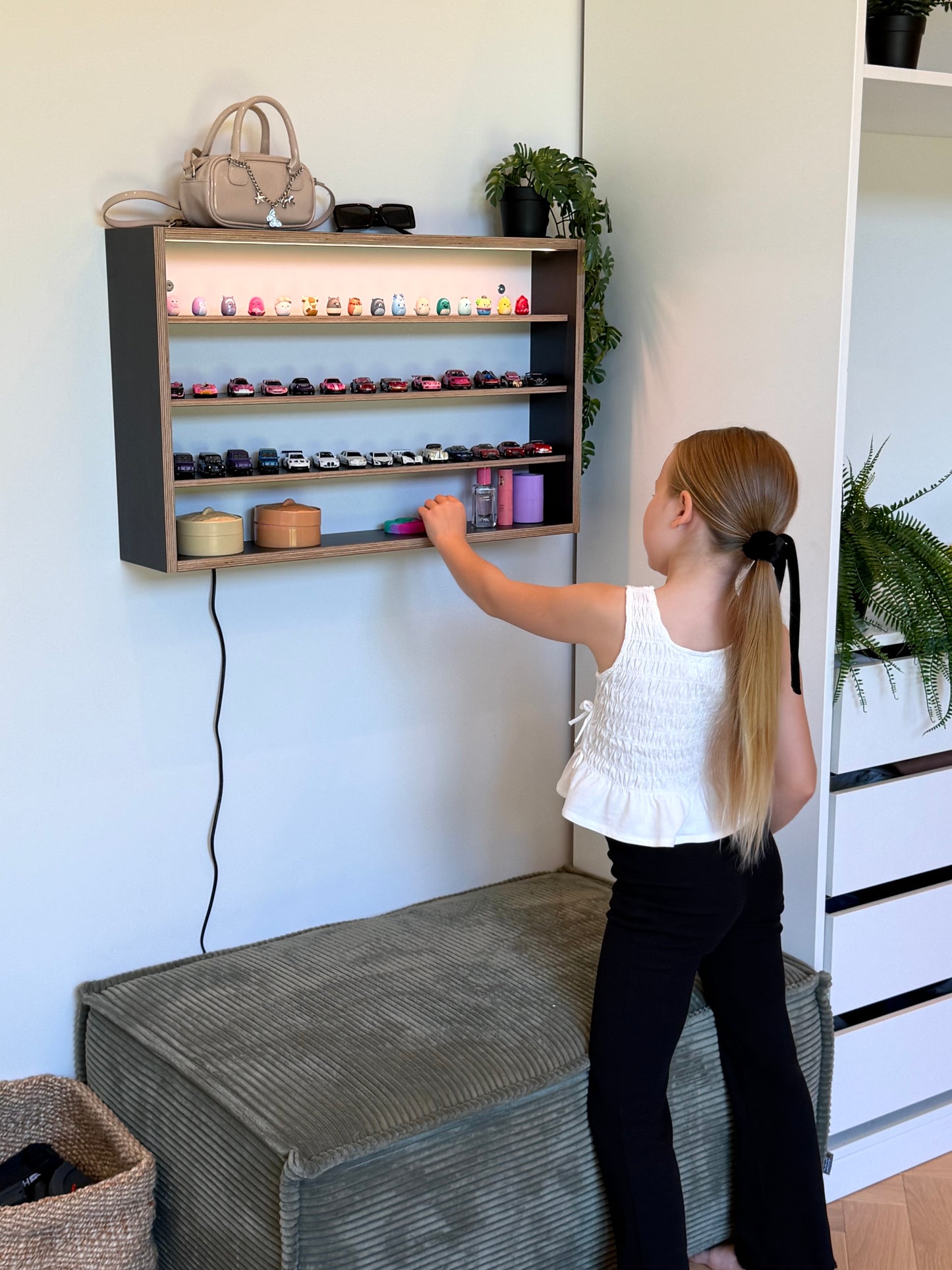 COLLECTOR SHELF• Black