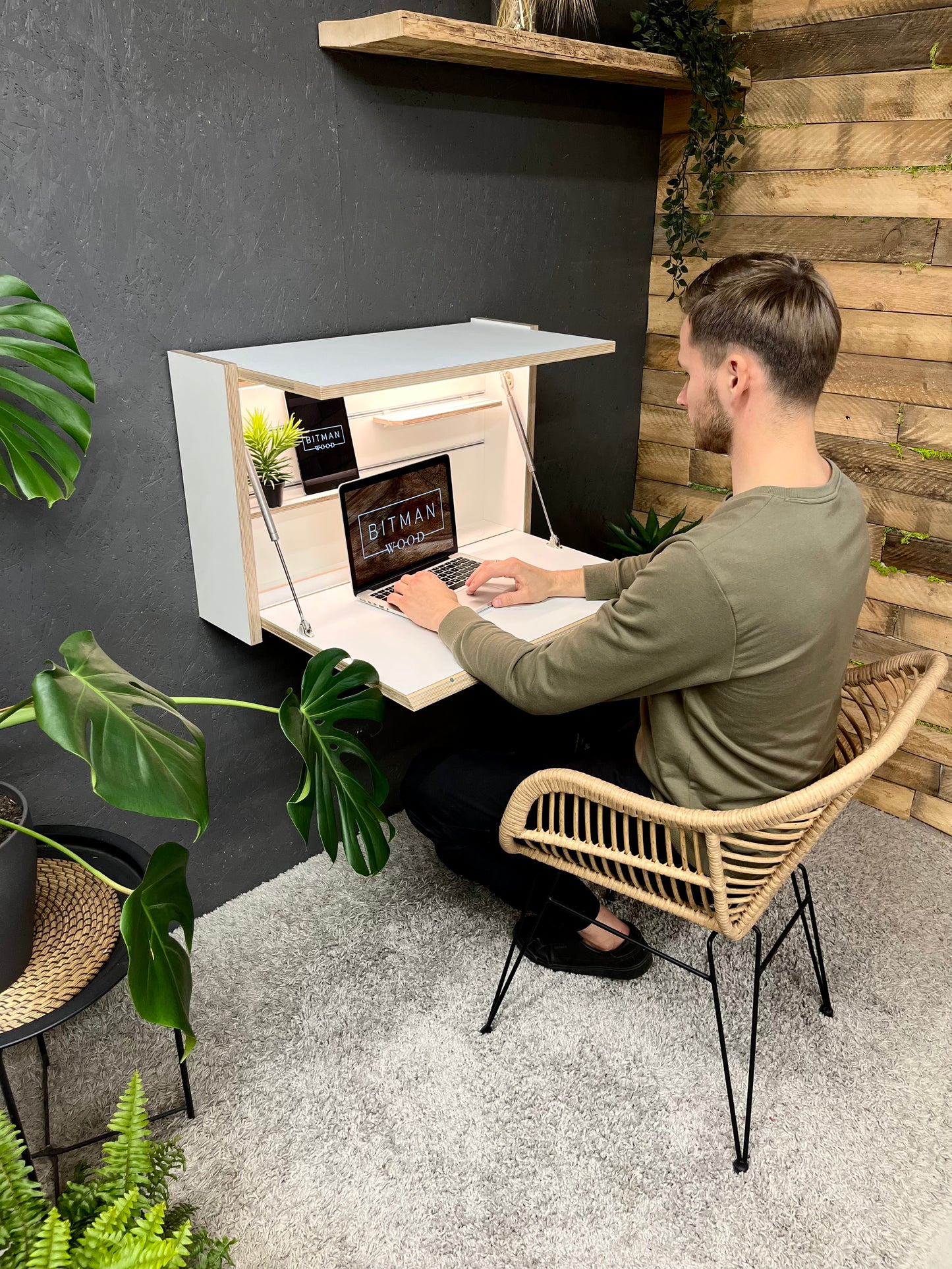 STANDING DESK• Premium White